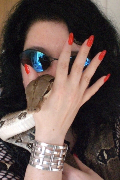 Mrs Janice mit Boa Constrictor